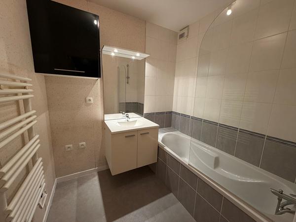 AURAY SAINT GOUSTAN GRAND T.2 52 m2 avec GARAGE , Auray