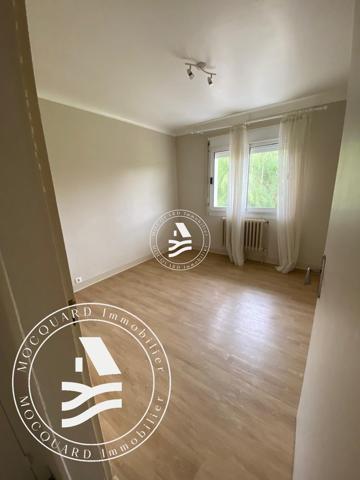 Maison d’habitation à rafraîchir avec terrain de 1 351 m²