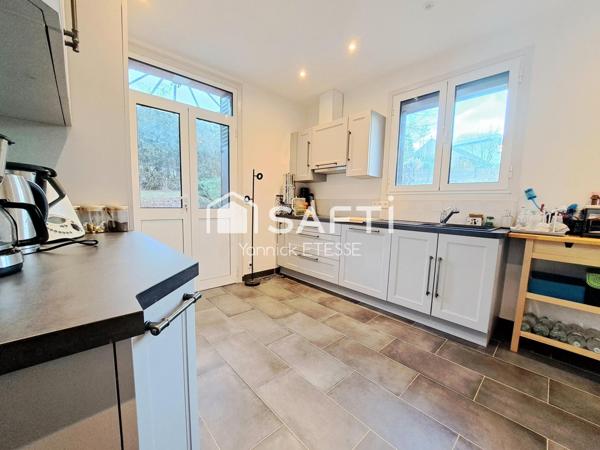 Très belle restauration pour cette maison de charme avec 4 chambres.