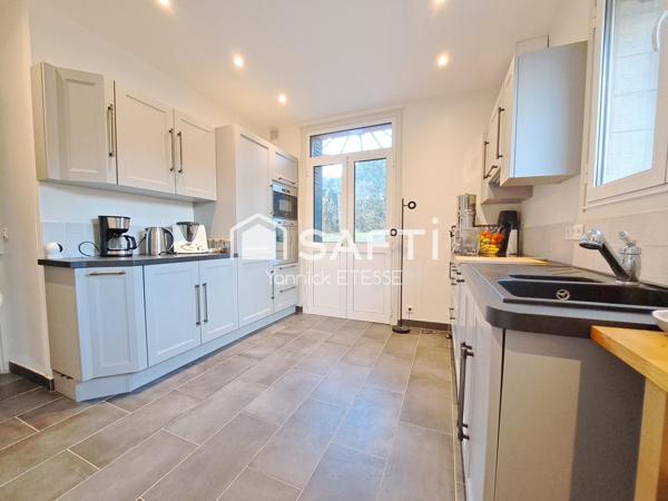 Très belle restauration pour cette maison de charme avec 4 chambres.