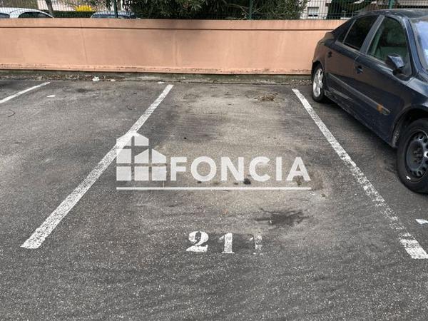 Location Parking 12 m² - 2 AVENUE DU PARC AUX BICHES Evry 91000