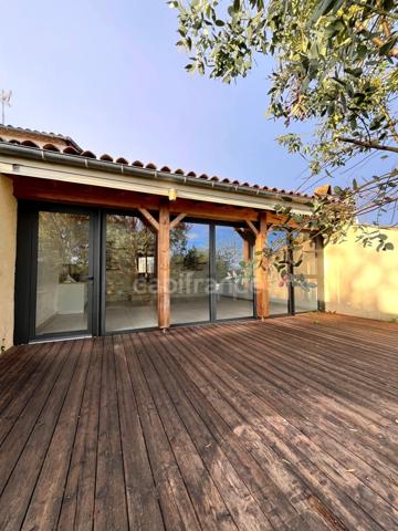 Charmante maison avec petit jardin entièrement restaurée à vendre près de Lectoure 6 pièces