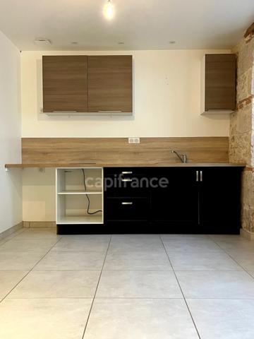 Charmante maison avec petit jardin entièrement restaurée à vendre près de Lectoure 6 pièces