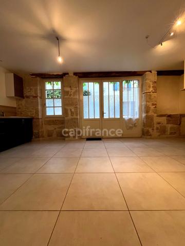 Charmante maison avec petit jardin entièrement restaurée à vendre près de Lectoure 6 pièces