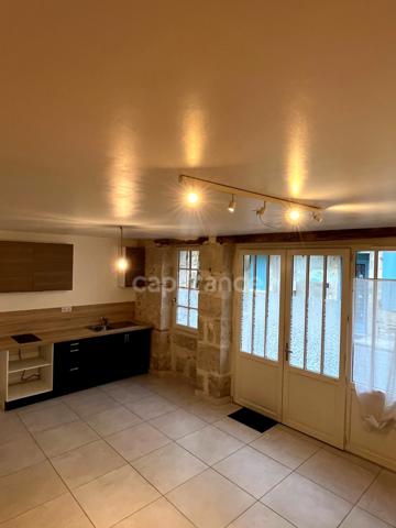 Charmante maison avec petit jardin entièrement restaurée à vendre près de Lectoure 6 pièces