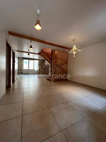 Charmante maison avec petit jardin entièrement restaurée à vendre près de Lectoure 6 pièces