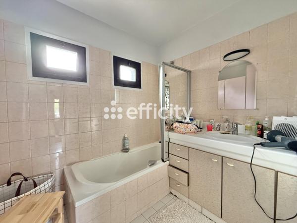 Maison
         4 pièces
        - 76 m² Exclusivité 450 000 € *