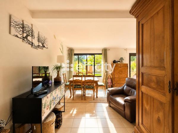 Maison
         4 pièces
        - 76 m² Exclusivité 450 000 € *