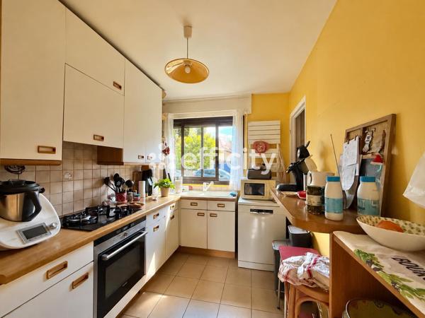 Maison
         4 pièces
        - 76 m² Exclusivité 450 000 € *