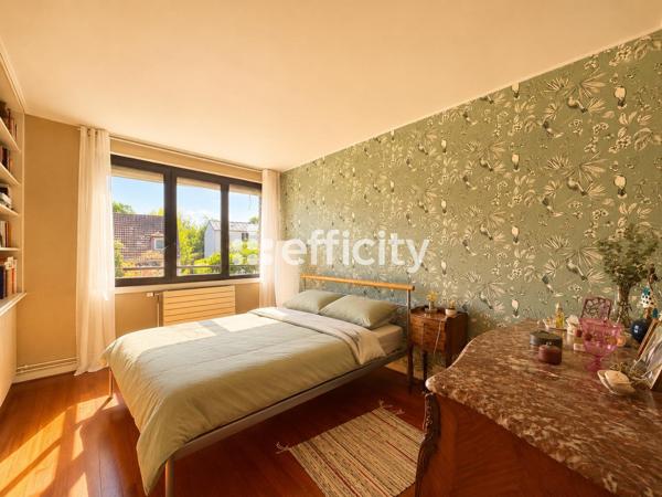 Maison
         4 pièces
        - 76 m² Exclusivité 450 000 € *