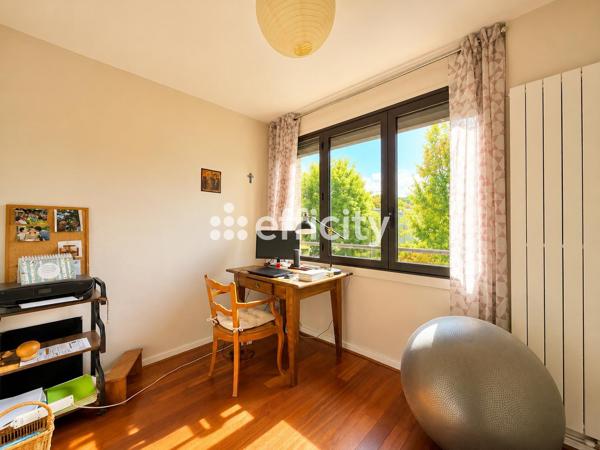 Maison
         4 pièces
        - 76 m² Exclusivité 450 000 € *