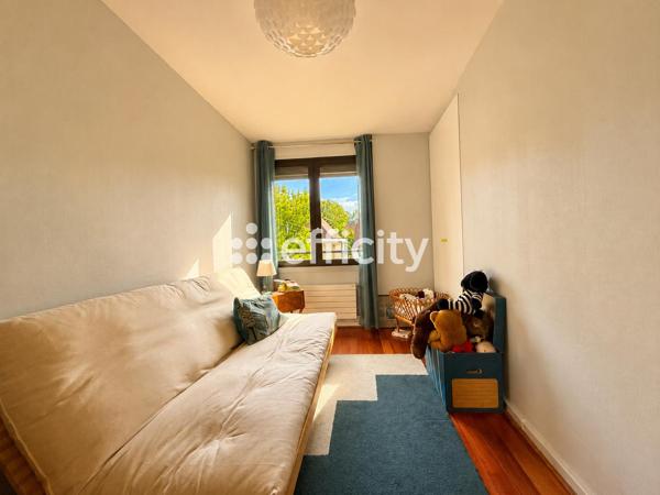 Maison
         4 pièces
        - 76 m² Exclusivité 450 000 € *
