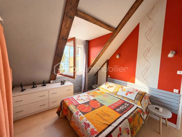 🏡 À SAISIR – Maison de ville lumineuse avec terrain de 450 m²

Venez découvrir cette charmante maison de ville d’environ 62 m², construite dans les années 1900, offrant un cadre de vie agréable et de beaux espaces.

Au rez-de-chaussée, vous profiterez d’une belle pièce de vie lumineuse, d’un salon, ainsi que d’une cuisine aménagée et équipée. Un WC avec lave-mains complète ce niveau.
Le rez-de-chaussée bénéficie également d’un chauffage au sol, apportant un confort supplémentaire au quotidien.

À l’étage, la maison dispose de deux chambres ainsi que d’une salle de bains avec WC.

Vous bénéficierez également de deux caves, idéales pour le stockage et le rangement.

À l’extérieur, vous profiterez d’un terrain de 450 m², agréable et offrant de nombreuses possibilités d’aménagement, ainsi que d’un abri de jardin.

⭐ DPE : D

Une maison lumineuse, fonctionnelle et pleine de potentiel, idéale pour un premier achat, un investissement ou simplement pour profiter d’un extérieur tout en restant proche des commodités.

📞 Une opportunité à saisir ! Contactez-moi dès maintenant pour plus d’informations ou pour organiser une visite.