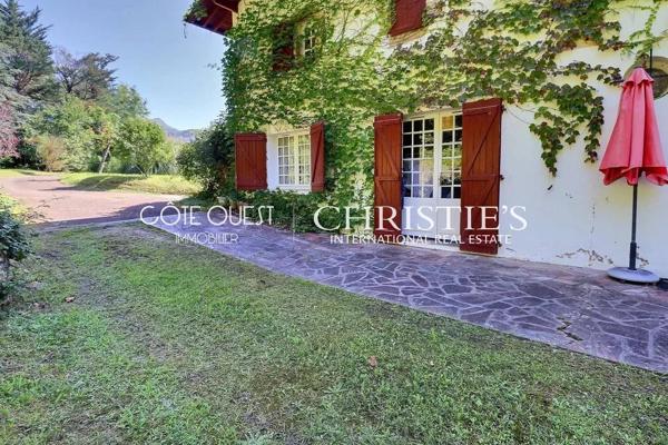 À vendre Ascain - Ferme basque vue montagnes