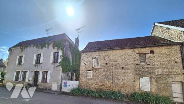 Quel charme pour cette maison bourgeoise avec ses matériaux nobles comme les parquets massifs, ...