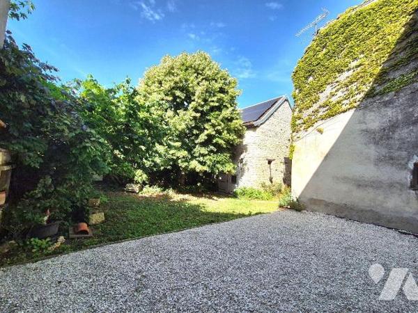 Quel charme pour cette maison bourgeoise avec ses matériaux nobles comme les parquets massifs, ...