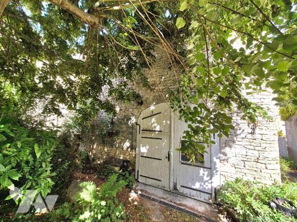 Quel charme pour cette maison bourgeoise avec ses matériaux nobles comme les parquets massifs, ...