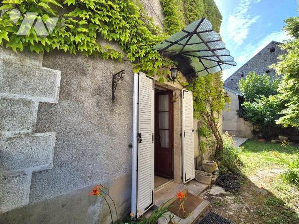 Quel charme pour cette maison bourgeoise avec ses matériaux nobles comme les parquets massifs, ...