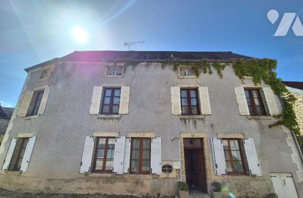 Quel charme pour cette maison bourgeoise avec ses matériaux nobles comme les parquets massifs, ...