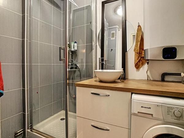 T2 NON MEUBLE – 45 m2 – BALCON – CAVE – 69100 VILLEURBANNE