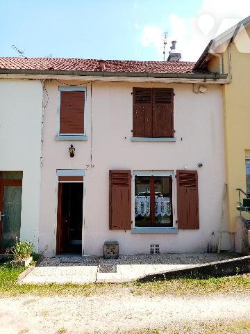 maison mitoyenne (régime copropriété) de 87 m² jardins attenant et non attenants, garage , grenier