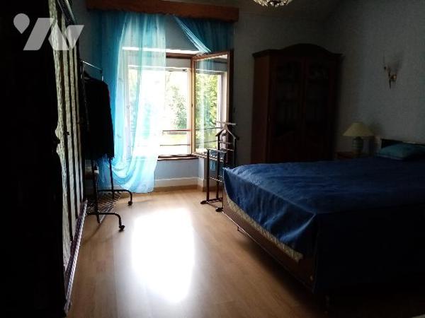 maison mitoyenne (régime copropriété) de 87 m² jardins attenant et non attenants, garage , grenier