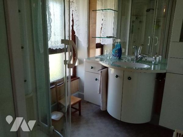 maison mitoyenne (régime copropriété) de 87 m² jardins attenant et non attenants, garage , grenier