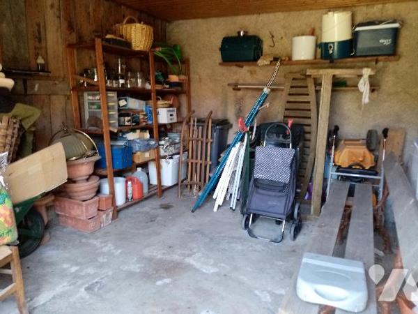 maison mitoyenne (régime copropriété) de 87 m² jardins attenant et non attenants, garage , grenier