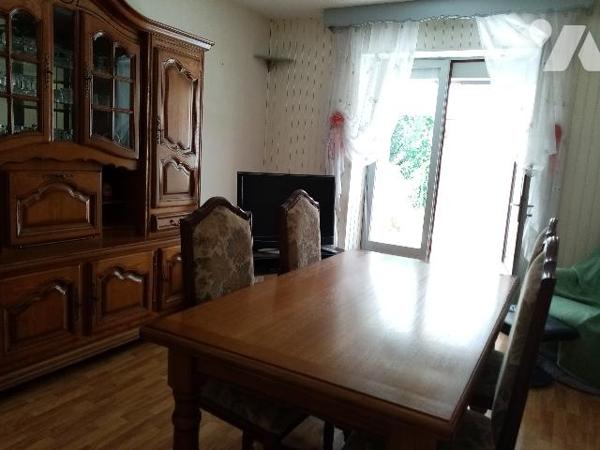 maison mitoyenne (régime copropriété) de 87 m² jardins attenant et non attenants, garage , grenier