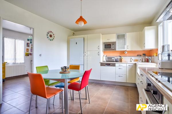 Appartement Hyper-centre 8 pièce(s) 186 m2 €1 300 000 ** - Référence 4469