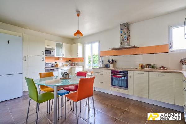 Appartement Hyper-centre 8 pièce(s) 186 m2 €1 300 000 ** - Référence 4469