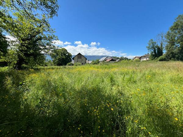 Terrain constructible avec vue dégagée - Méry ( 1237 m²)
