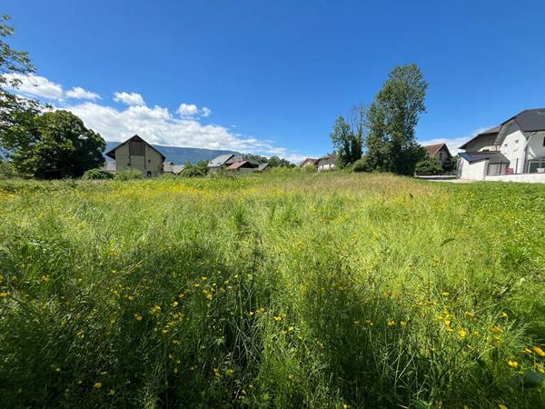 Terrain constructible avec vue dégagée - Méry ( 1237 m²)