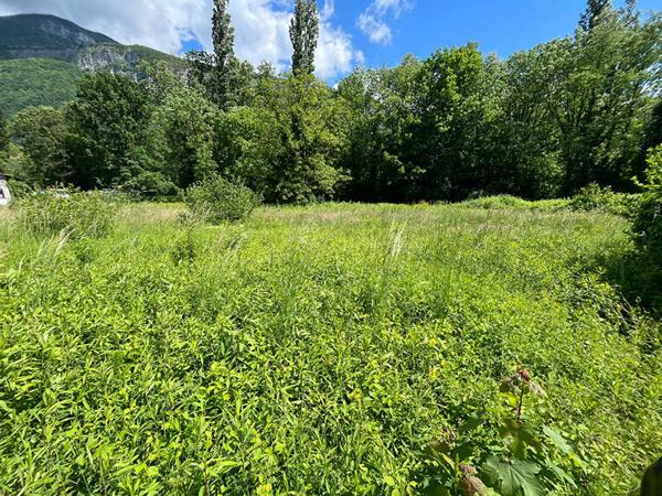 Terrain constructible avec vue dégagée - Méry ( 1237 m²)