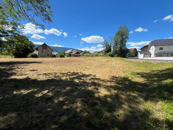 Terrain constructible avec vue dégagée - Méry ( 1237 m²)