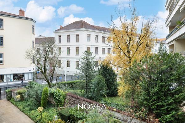 RARE : Grand T3/4 88m2 - Plateau Croix Rousse 2 balcons, ascenseur, place de parking