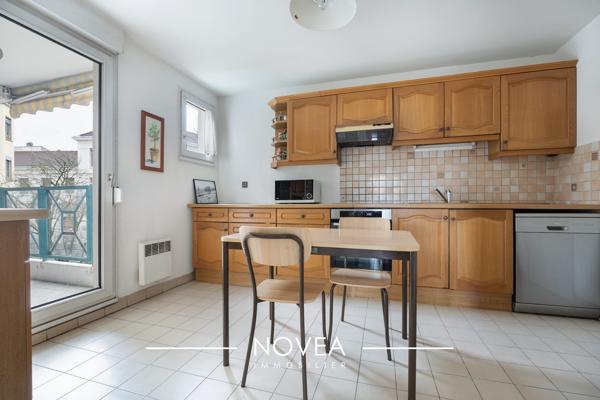 RARE : Grand T3/4 88m2 - Plateau Croix Rousse 2 balcons, ascenseur, place de parking