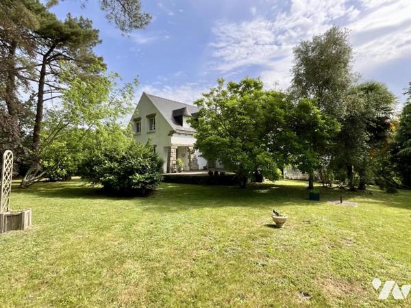 PLOEMEUR - Maison de 186m² dans un écrin de verdure de plus de 3000m² à 5min en voiture du bourg