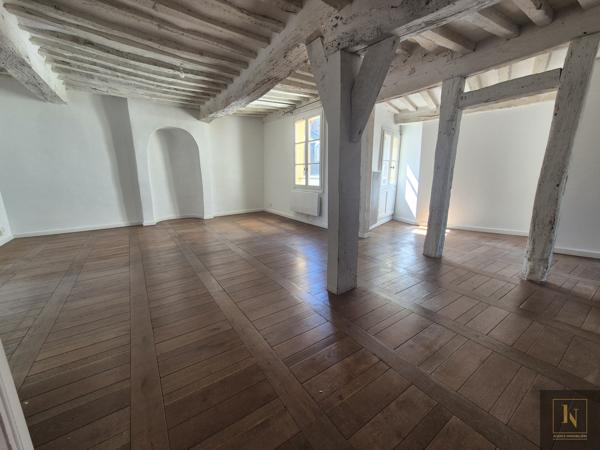 Appartement
                                                                                                                                                                                                                                                                                                                        6 pièce(s)                                                                                                                                                                                                          2 chambre(s)                                                                                                                                                                                                          106.02  m²