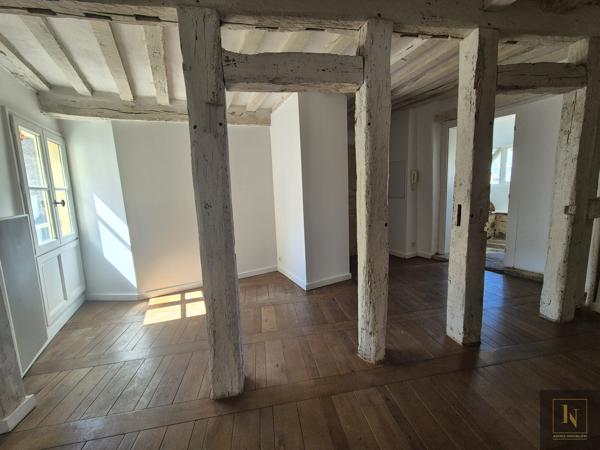 Appartement
                                                                                                                                                                                                                                                                                                                        6 pièce(s)                                                                                                                                                                                                          2 chambre(s)                                                                                                                                                                                                          106.02  m²
