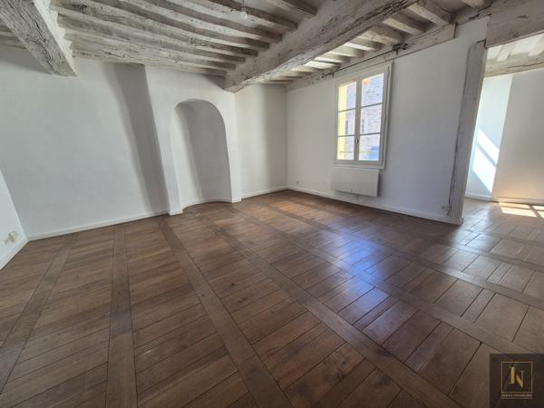 Appartement
                                                                                                                                                                                                                                                                                                                        6 pièce(s)                                                                                                                                                                                                          2 chambre(s)                                                                                                                                                                                                          106.02  m²