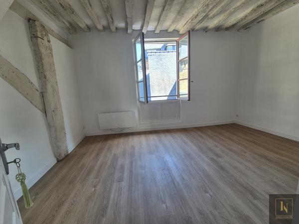 Appartement
                                                                                                                                                                                                                                                                                                                        6 pièce(s)                                                                                                                                                                                                          2 chambre(s)                                                                                                                                                                                                          106.02  m²