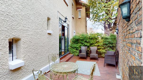 Maison
                                                                                                                                                                                                                                                                                                                        6 pièce(s)                                                                                                                                                                                                          4 chambre(s)                                                                                                                                                                                                          185  m²