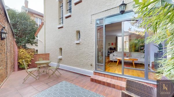 Maison
                                                                                                                                                                                                                                                                                                                        6 pièce(s)                                                                                                                                                                                                          4 chambre(s)                                                                                                                                                                                                          185  m²