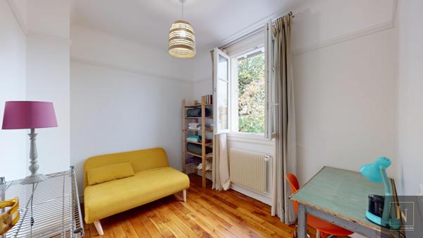 Maison
                                                                                                                                                                                                                                                                                                                        6 pièce(s)                                                                                                                                                                                                          4 chambre(s)                                                                                                                                                                                                          185  m²
