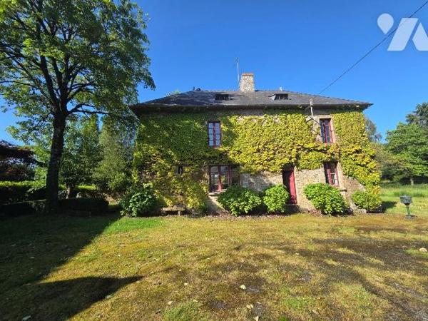 10 min. VILLAINES-LA-JUHEL (53), en campagne, ensemble immobilier composé :
-d'une maison d'ha...