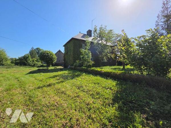 10 min. VILLAINES-LA-JUHEL (53), en campagne, ensemble immobilier composé :
-d'une maison d'ha...