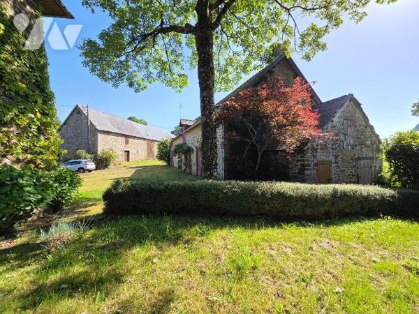 10 min. VILLAINES-LA-JUHEL (53), en campagne, ensemble immobilier composé :
-d'une maison d'ha...