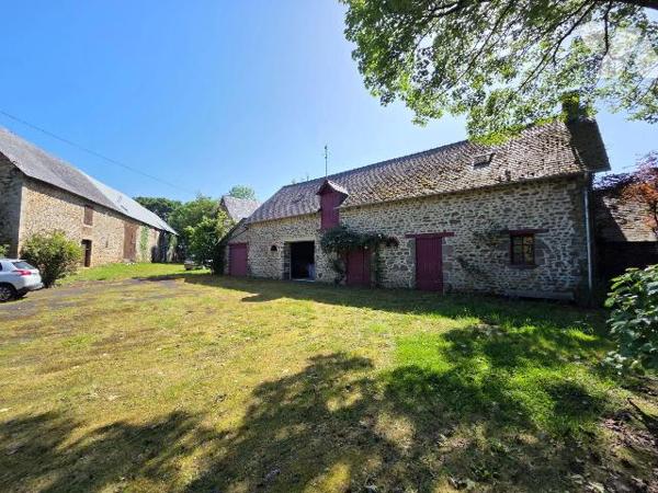 10 min. VILLAINES-LA-JUHEL (53), en campagne, ensemble immobilier composé :
-d'une maison d'ha...