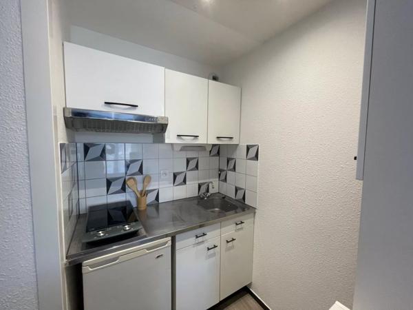 A LOUER - TOULOUSE St Michel - Studio meublé d'une surface de 20.45 m² avec balcon et une place de parking en sous-sol - G299